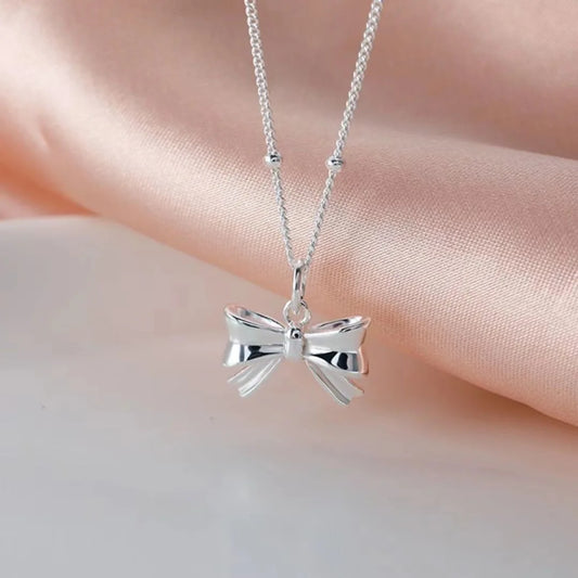 Chic Bow Choker - Elegant Silver Necklace with Delicate Pendant